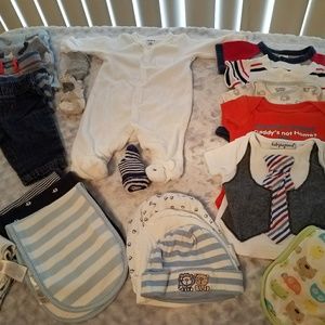 (Sold)Newborn clothing and accessories lot